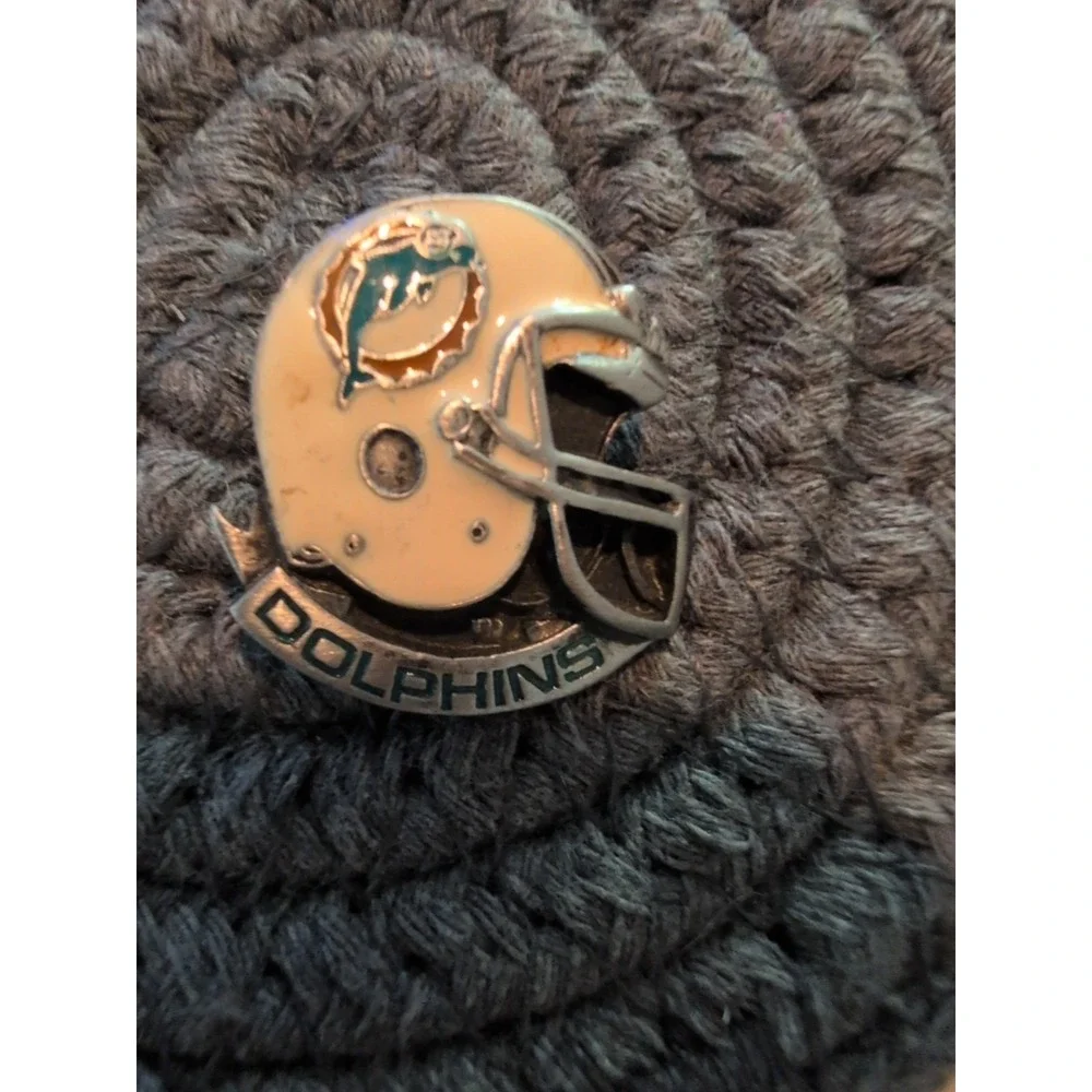 Old Miami Dolphins Helmet logo‎ #1, NFL Football pin